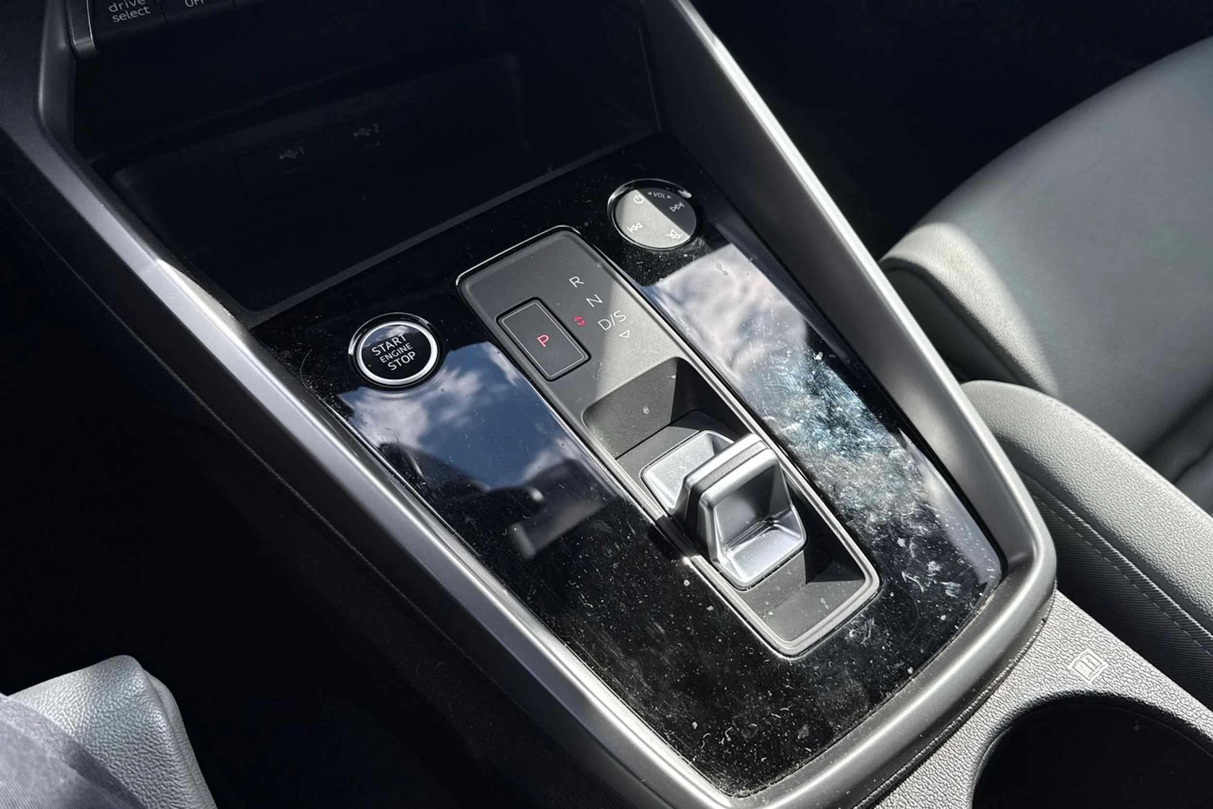 valkoinen Audi A3 2023 kuva 14.