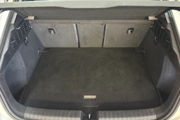 valkoinen Audi A3 2023 kuva 27.