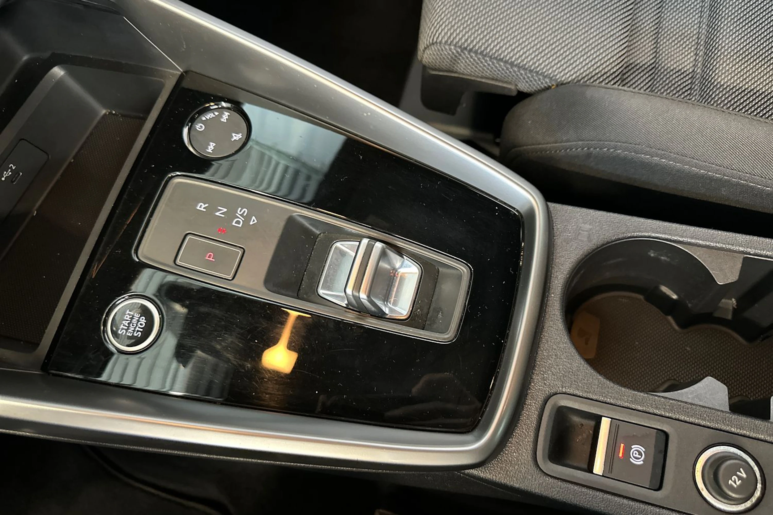 met. harmaa Audi A3 2023 kuva 20.