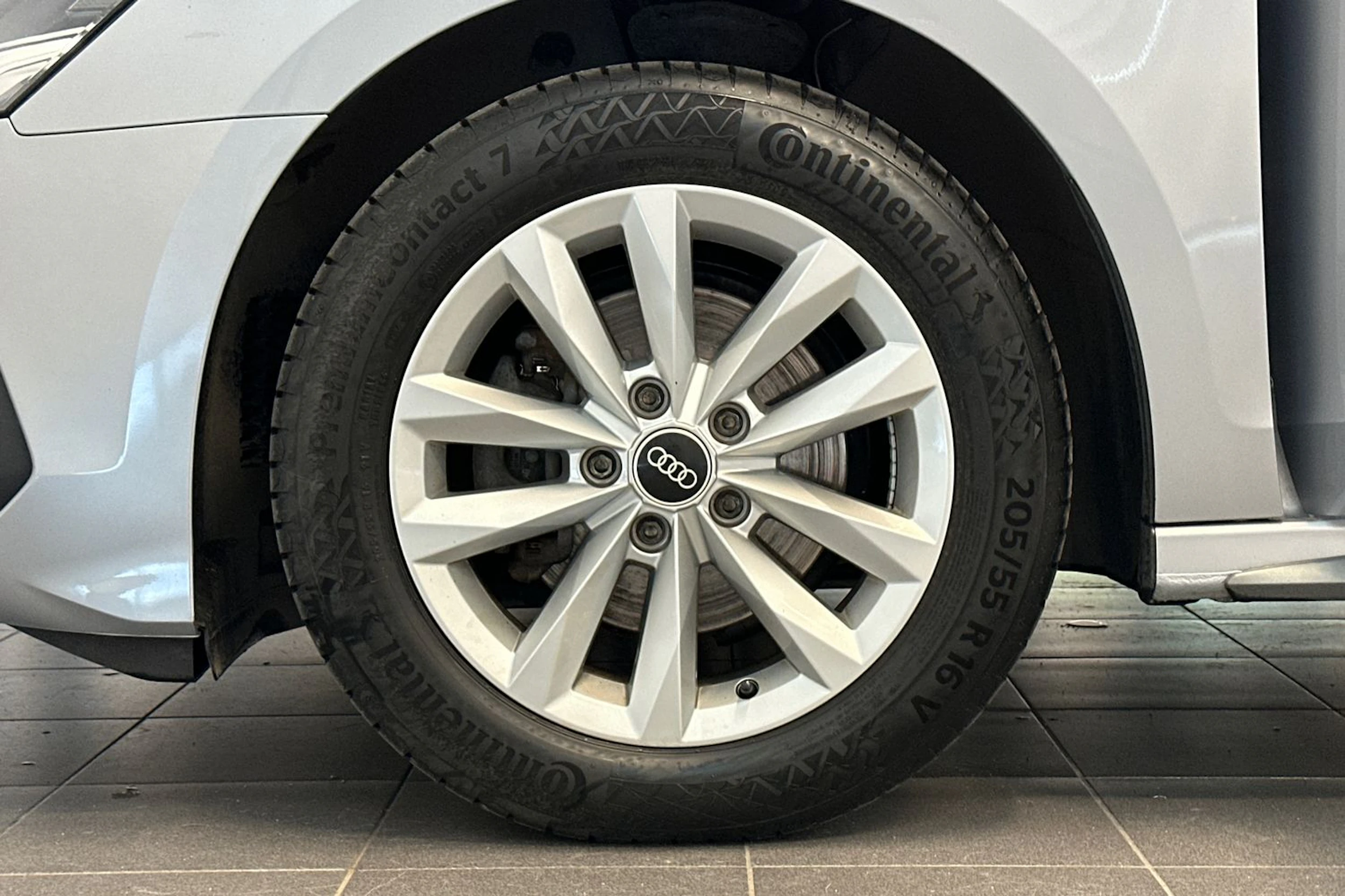 met. harmaa Audi A3 2023 kuva 25.
