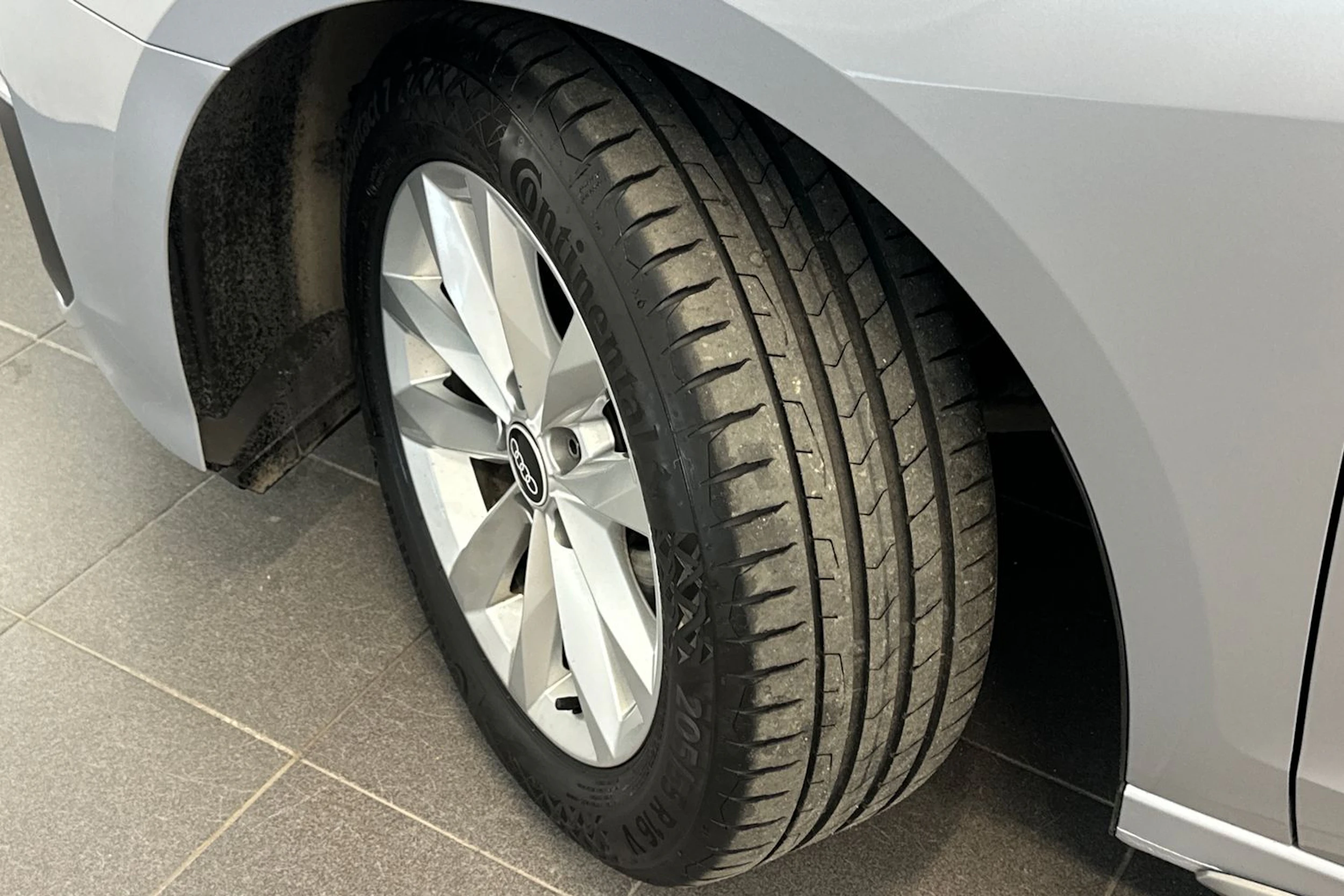 met. harmaa Audi A3 2023 kuva 26.