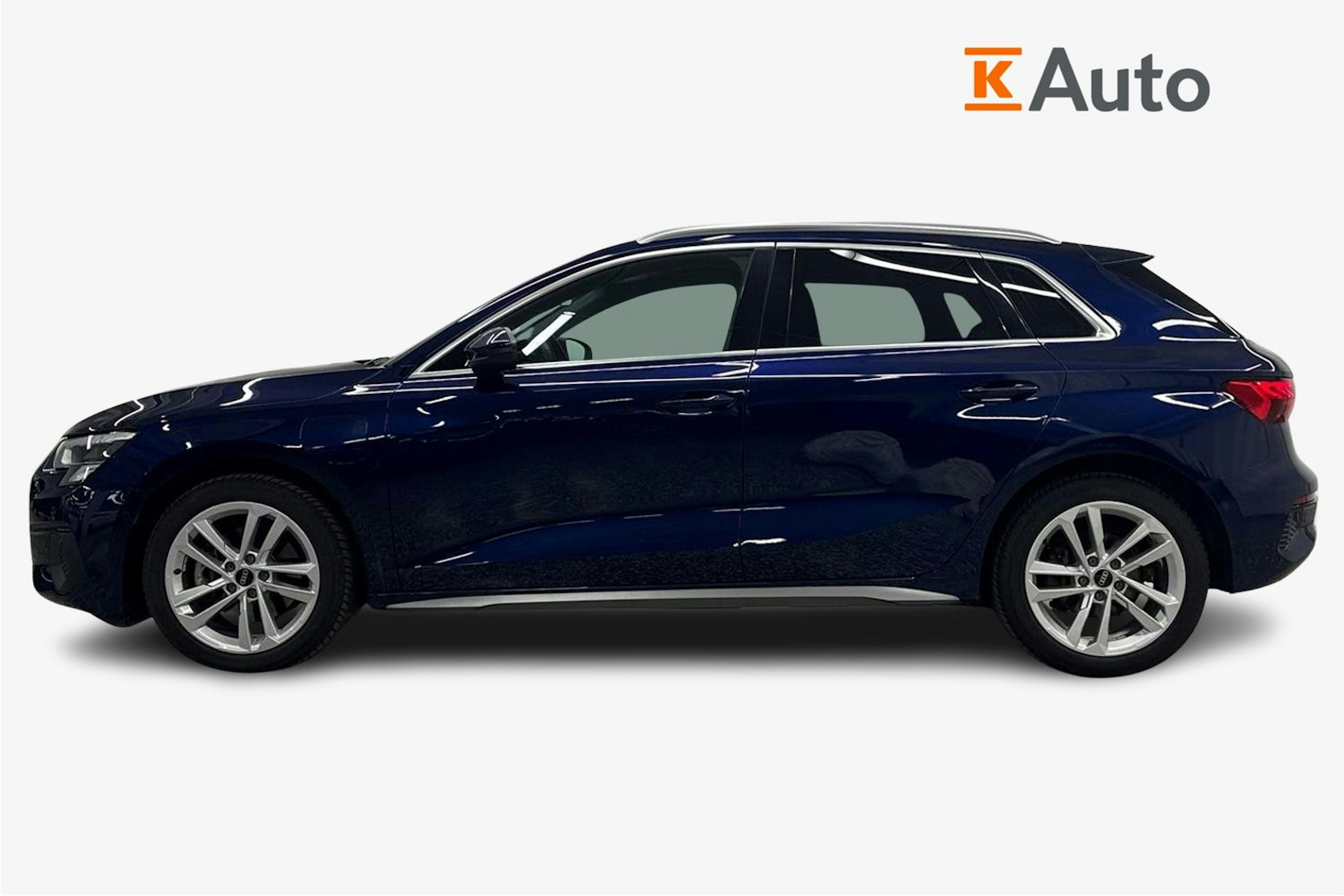 sininen Audi A3 2023 kuva 5.