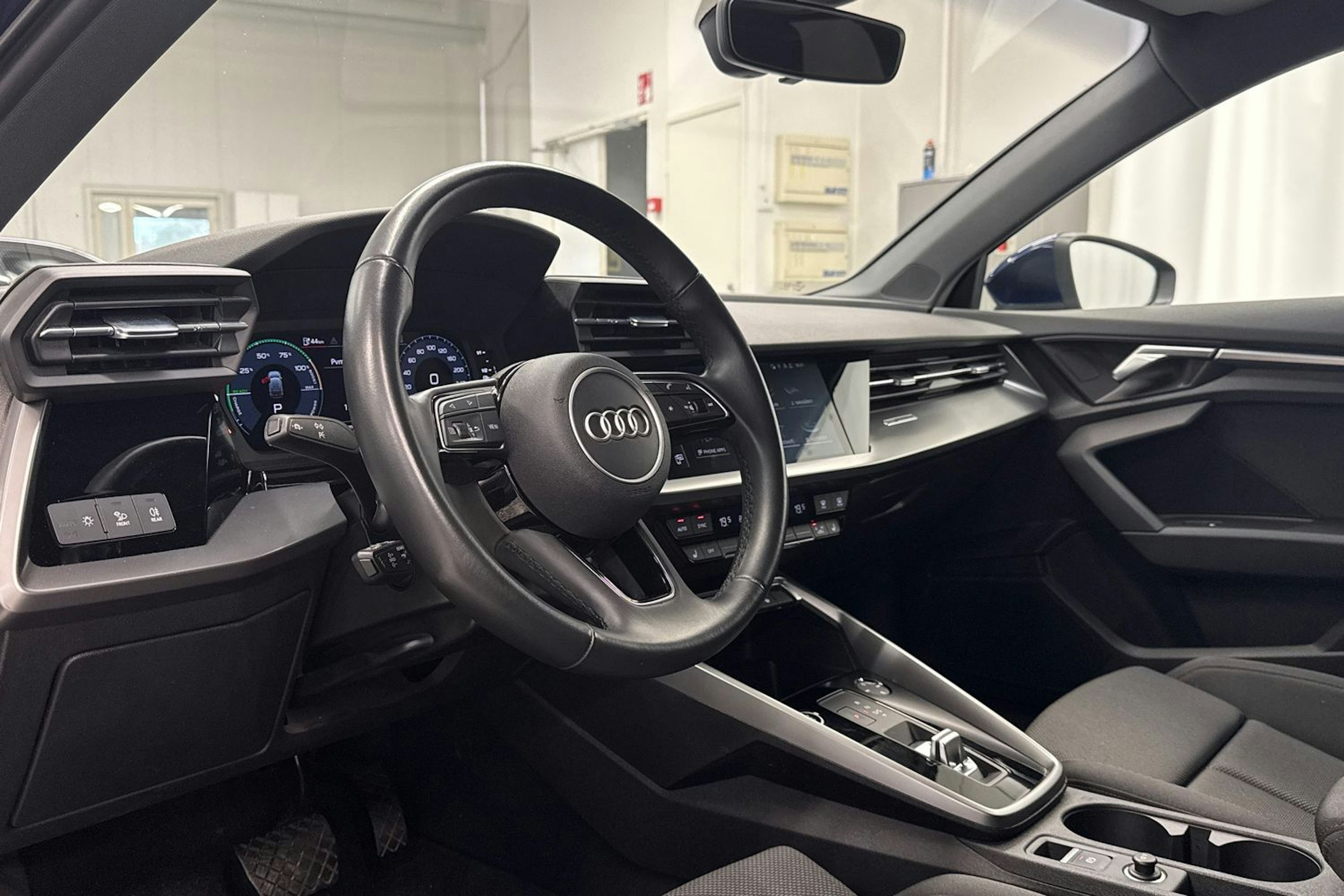sininen Audi A3 2023 kuva 6.
