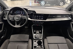 sininen Audi A3 2023 kuva 7.