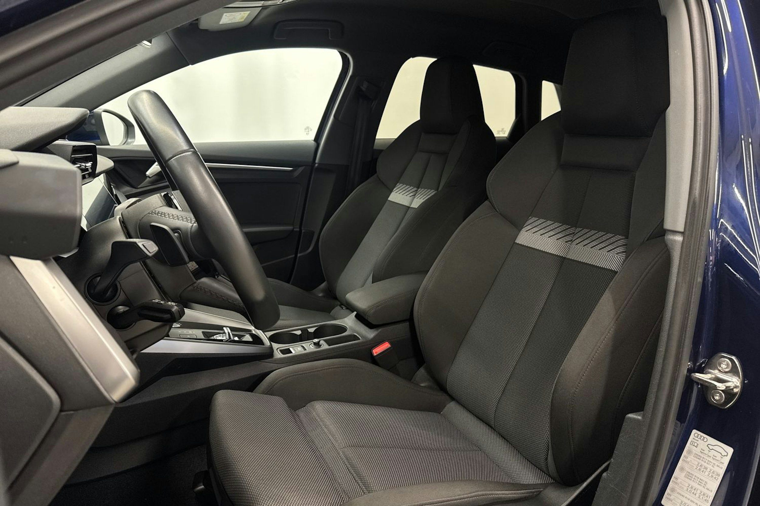sininen Audi A3 2023 kuva 9.