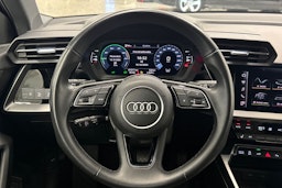 sininen Audi A3 2023 kuva 11.