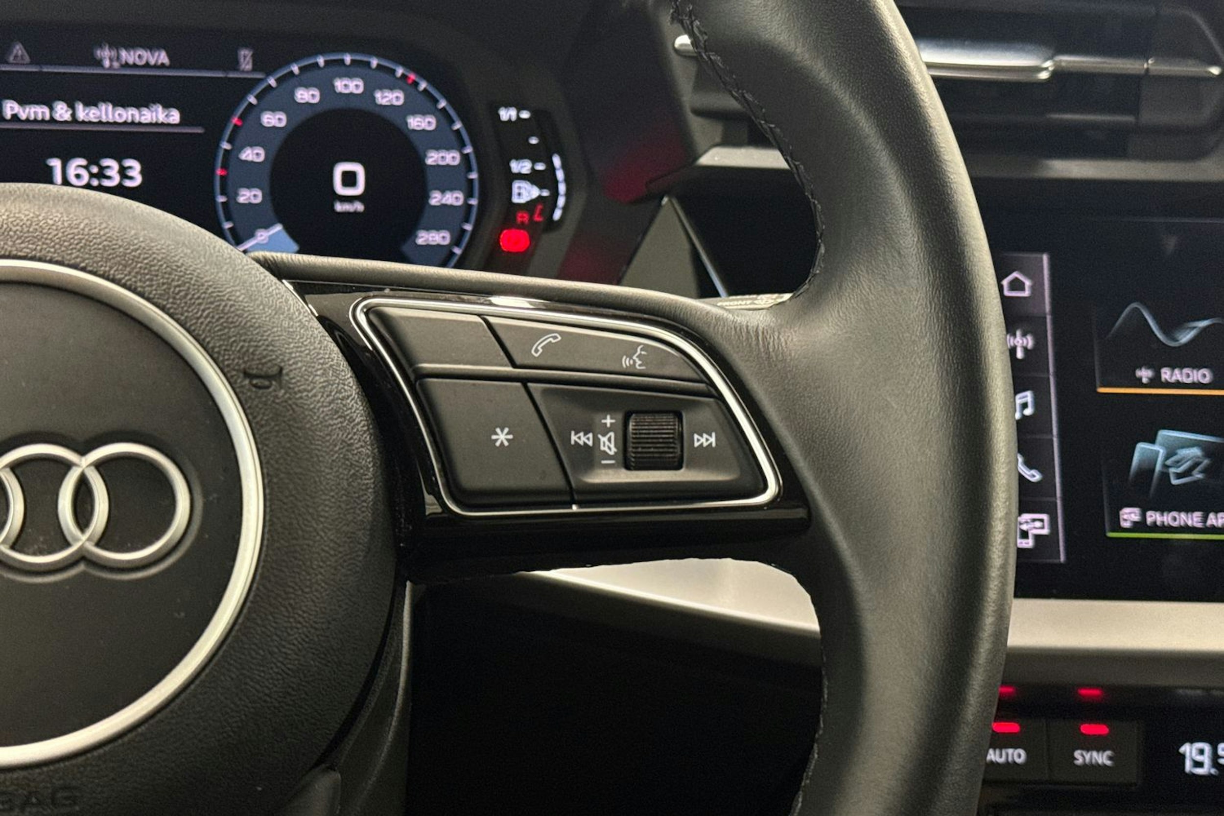 sininen Audi A3 2023 kuva 13.