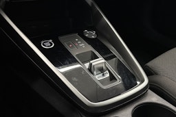sininen Audi A3 2023 kuva 17.