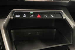 sininen Audi A3 2023 kuva 19.
