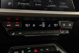 sininen Audi A3 2023 kuva 20.
