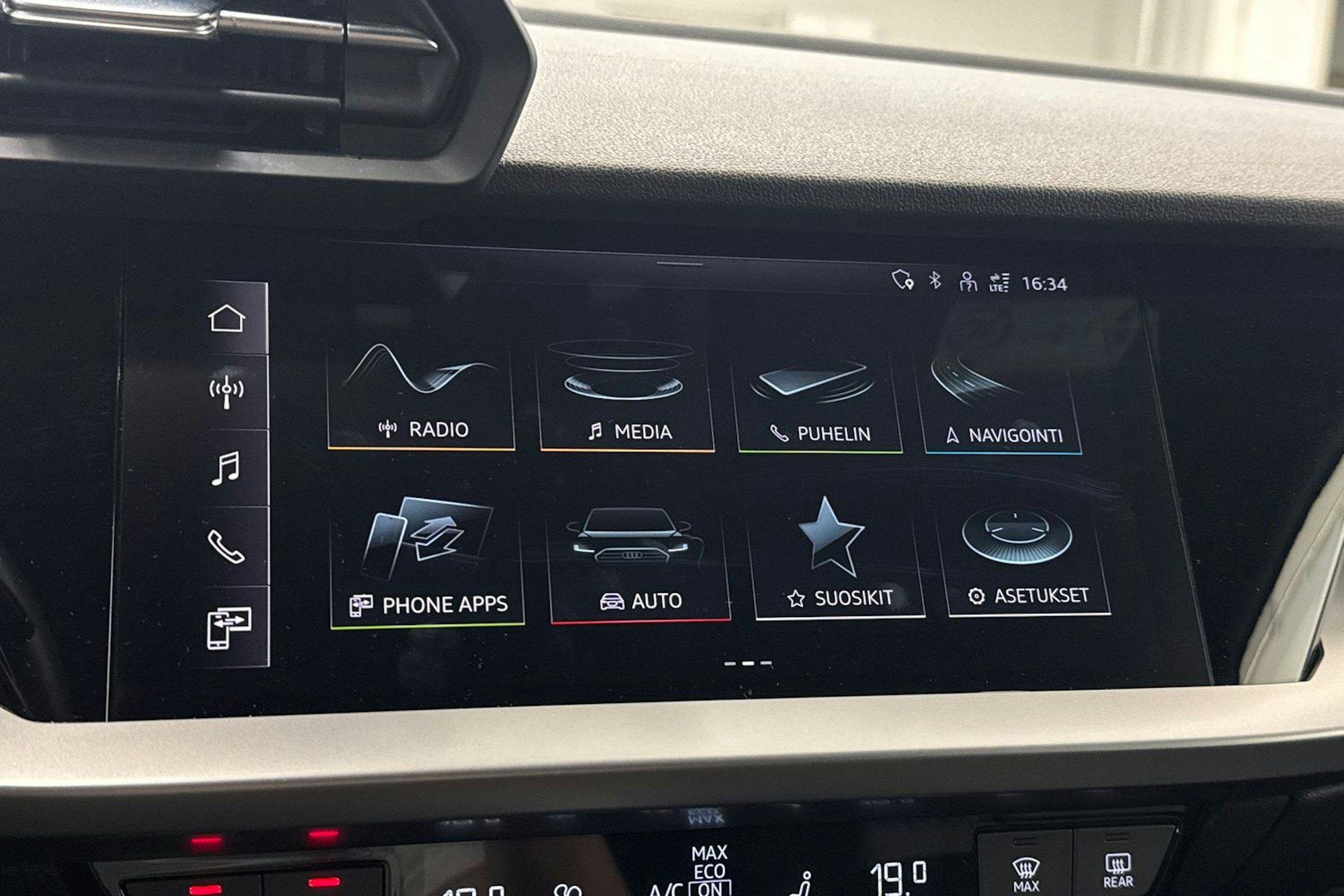 sininen Audi A3 2023 kuva 21.