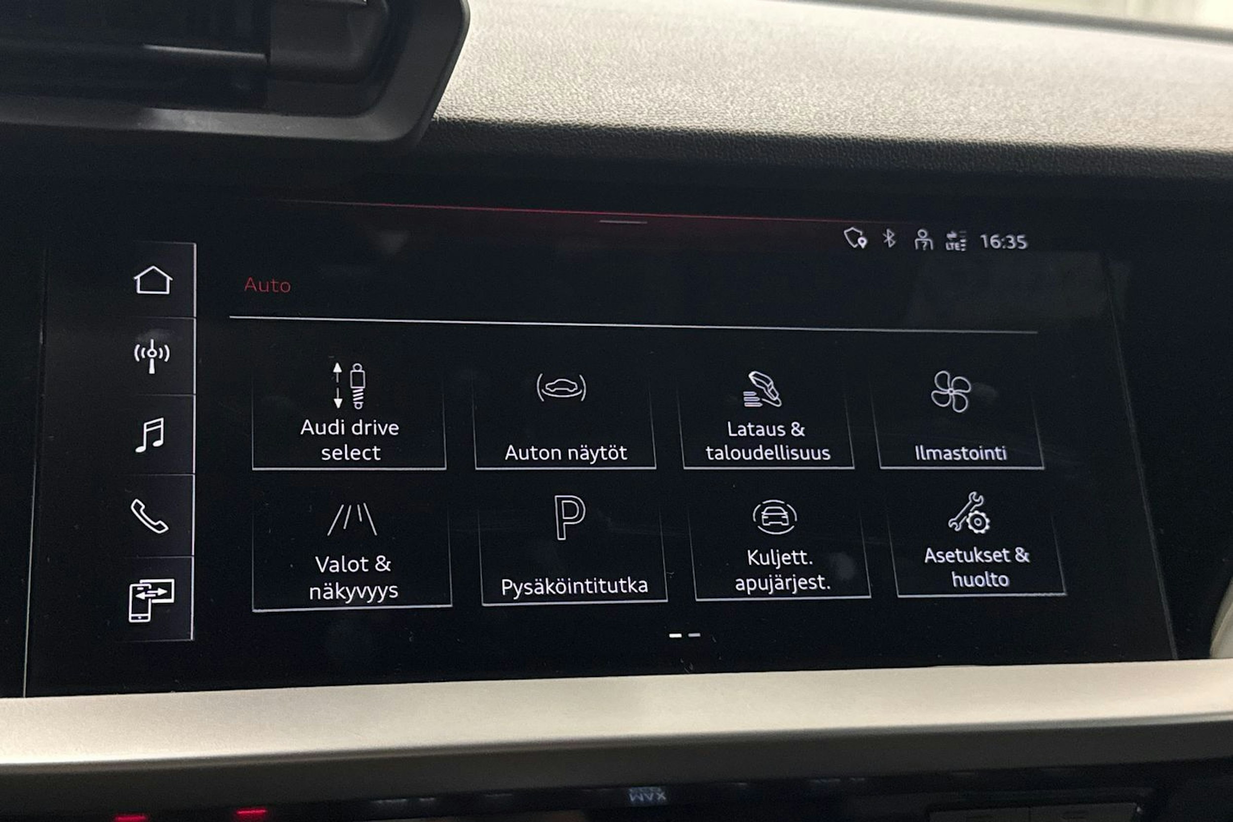 sininen Audi A3 2023 kuva 26.