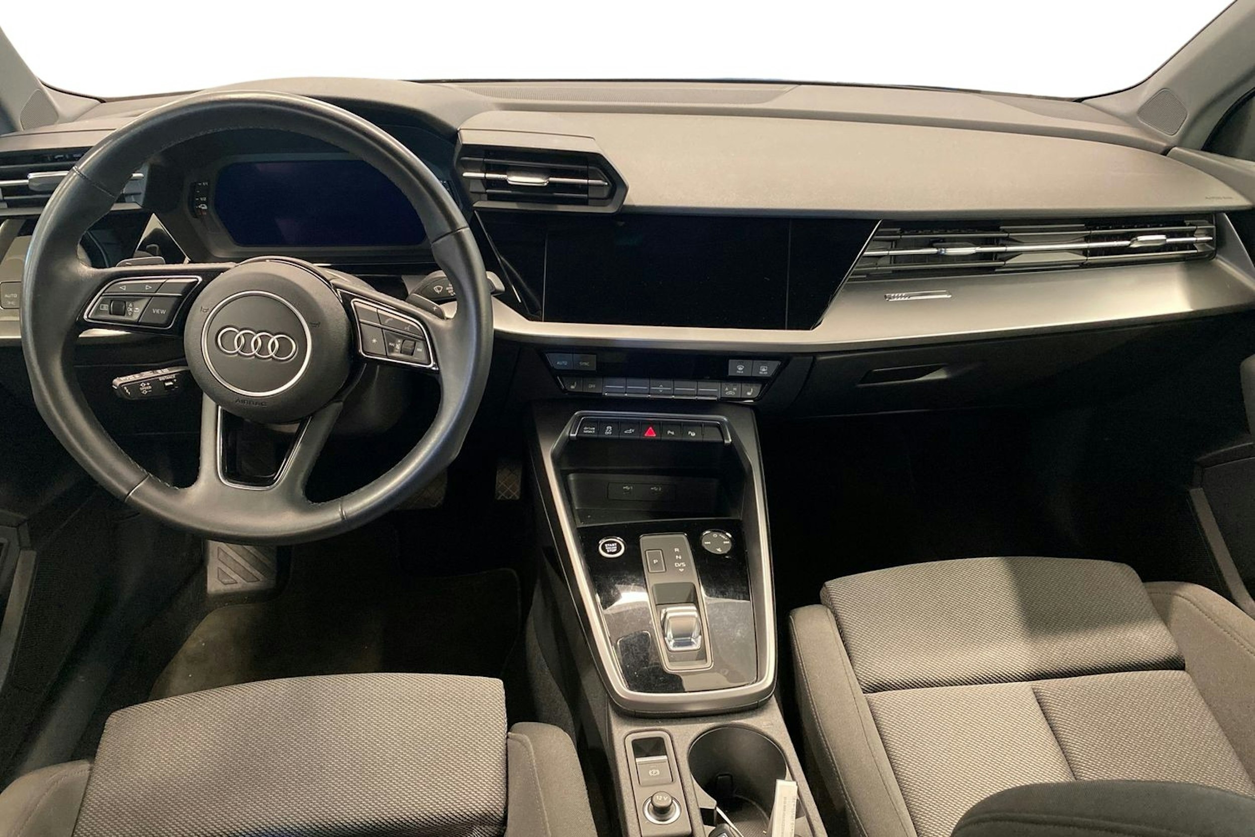 harmaa Audi A3 2023 kuva 9.