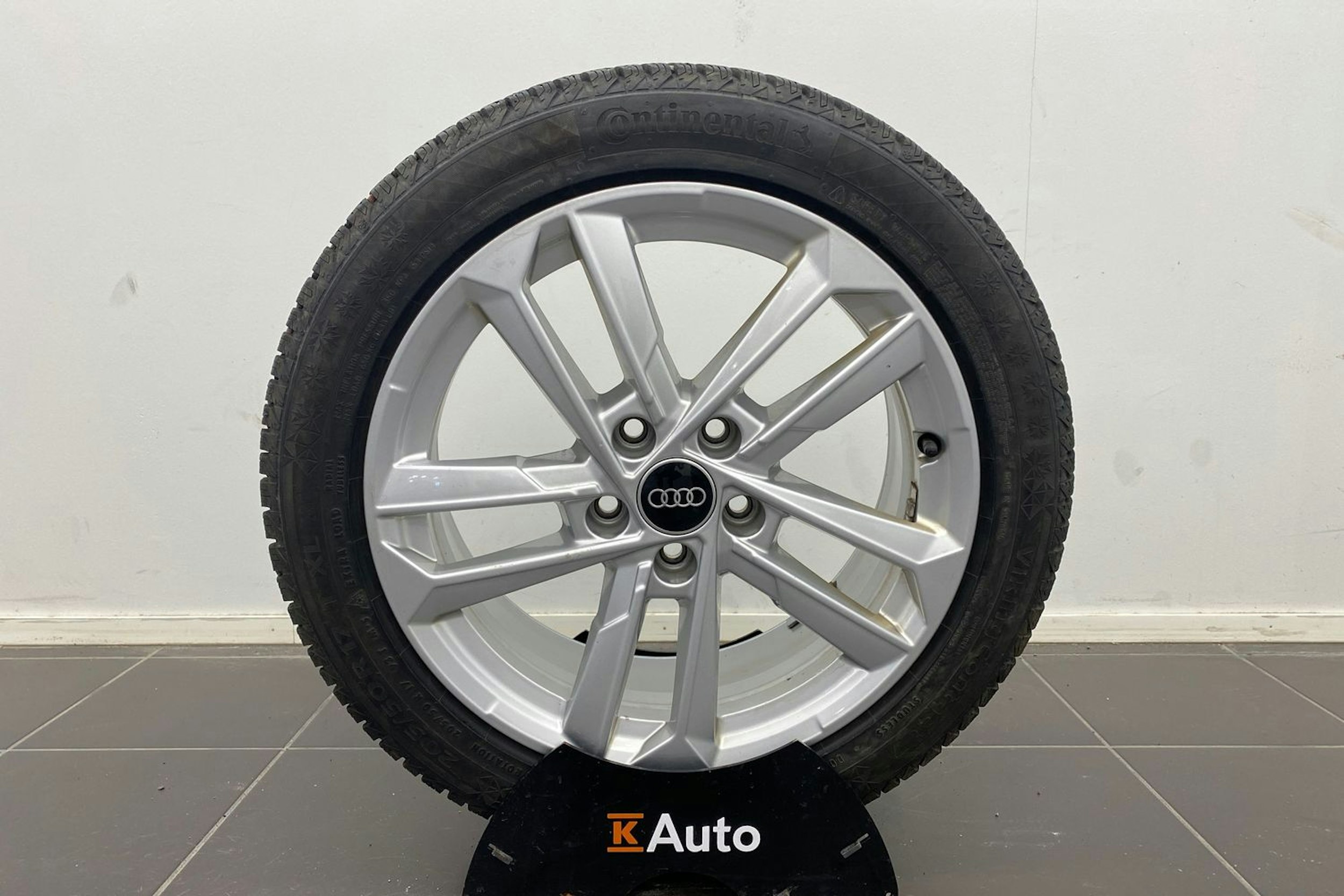 harmaa Audi A3 2023 kuva 13.