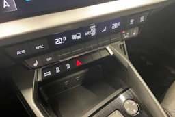 Musta Audi A3 2023 kuva 16.