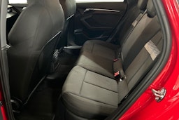 Punainen Audi A3 2023 kuva 10.