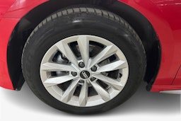 Punainen Audi A3 2023 kuva 11.
