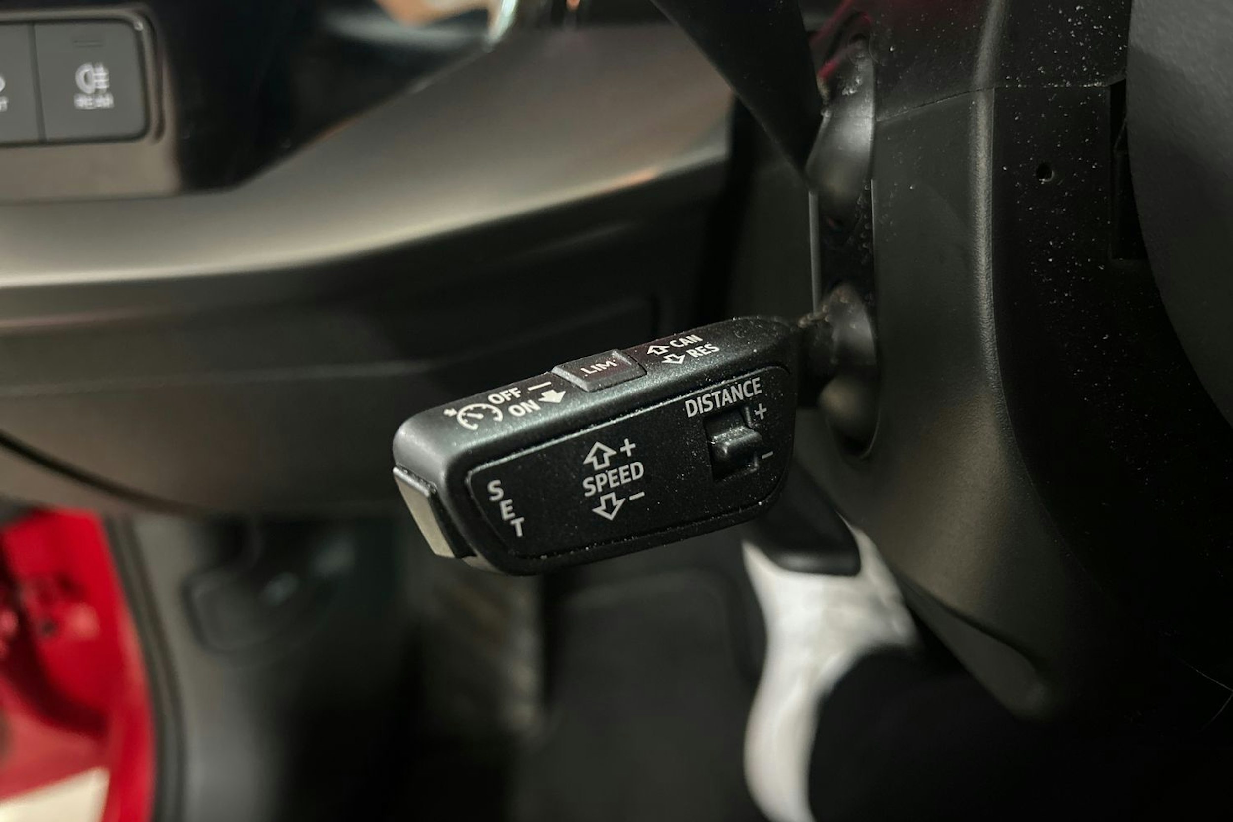 Punainen Audi A3 2023 kuva 16.