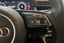 Punainen Audi A3 2023 kuva 18.