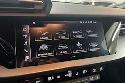 Punainen Audi A3 2023 kuva 21.