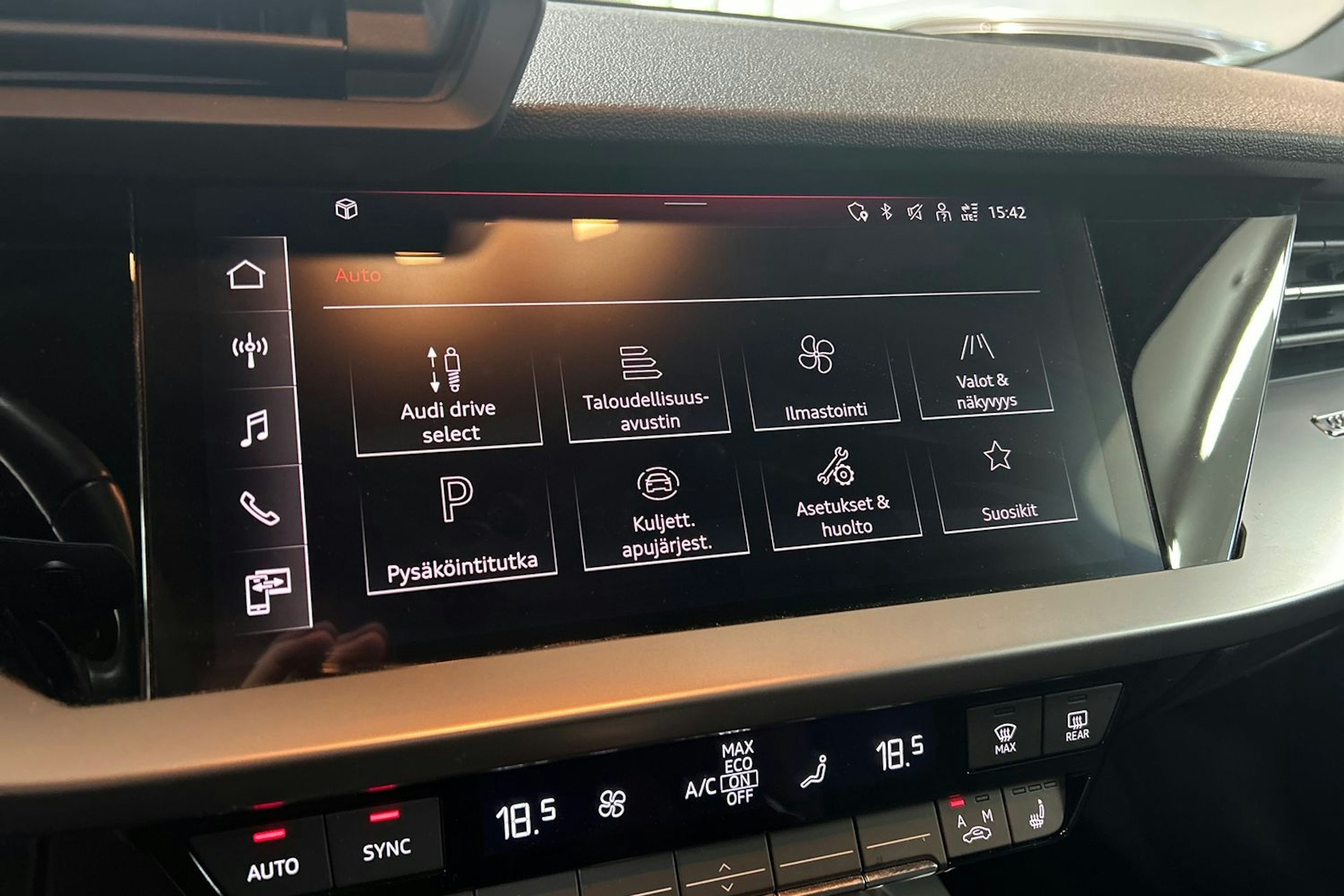 Punainen Audi A3 2023 kuva 23.