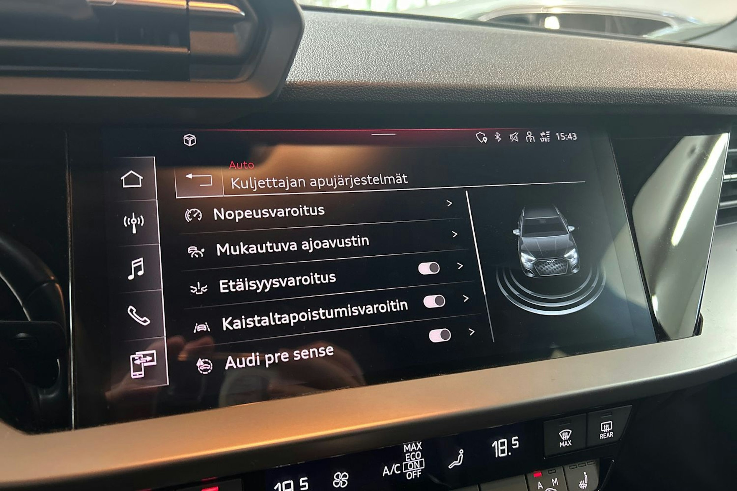 Punainen Audi A3 2023 kuva 24.