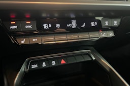 Punainen Audi A3 2023 kuva 26.