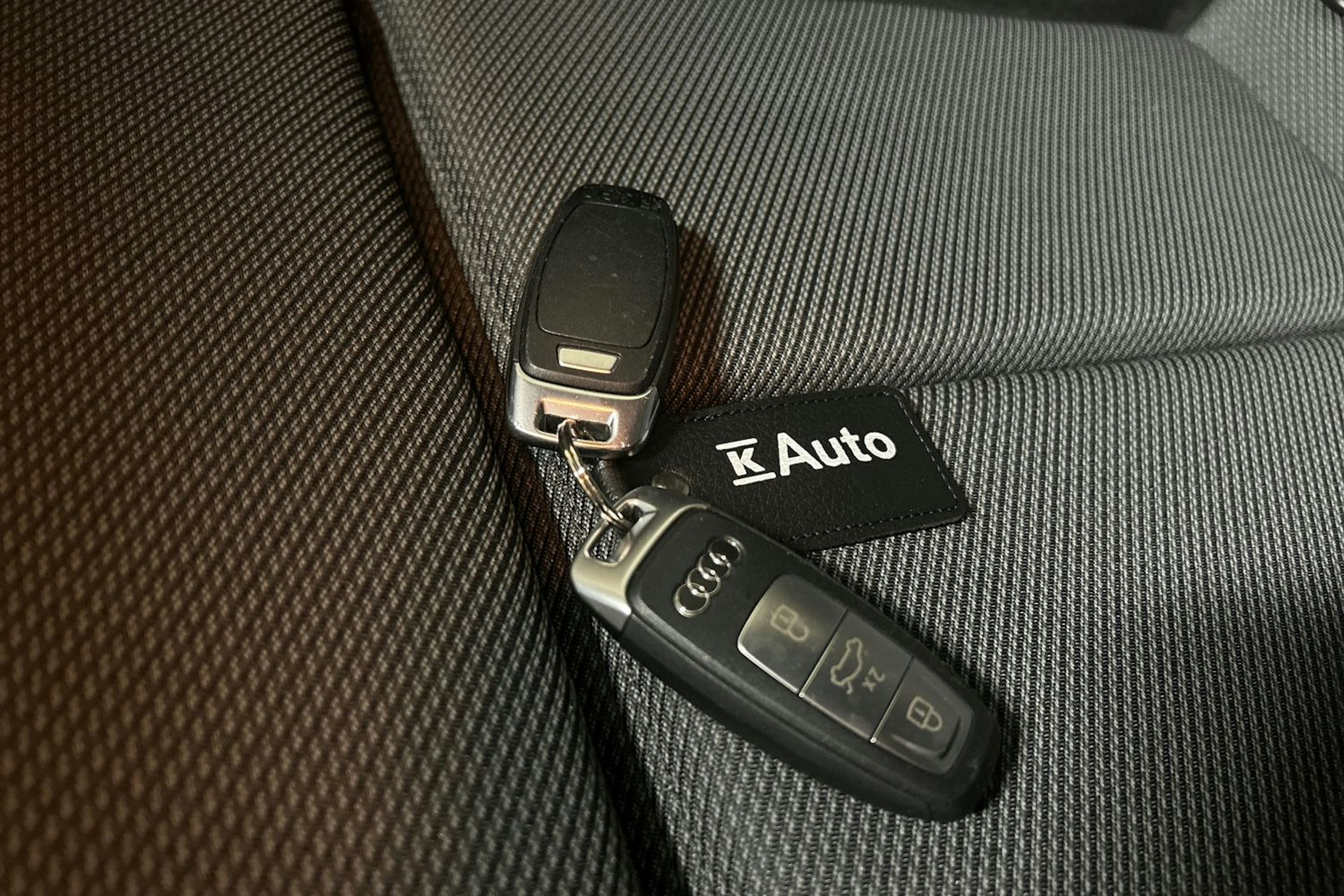 Punainen Audi A3 2023 kuva 28.