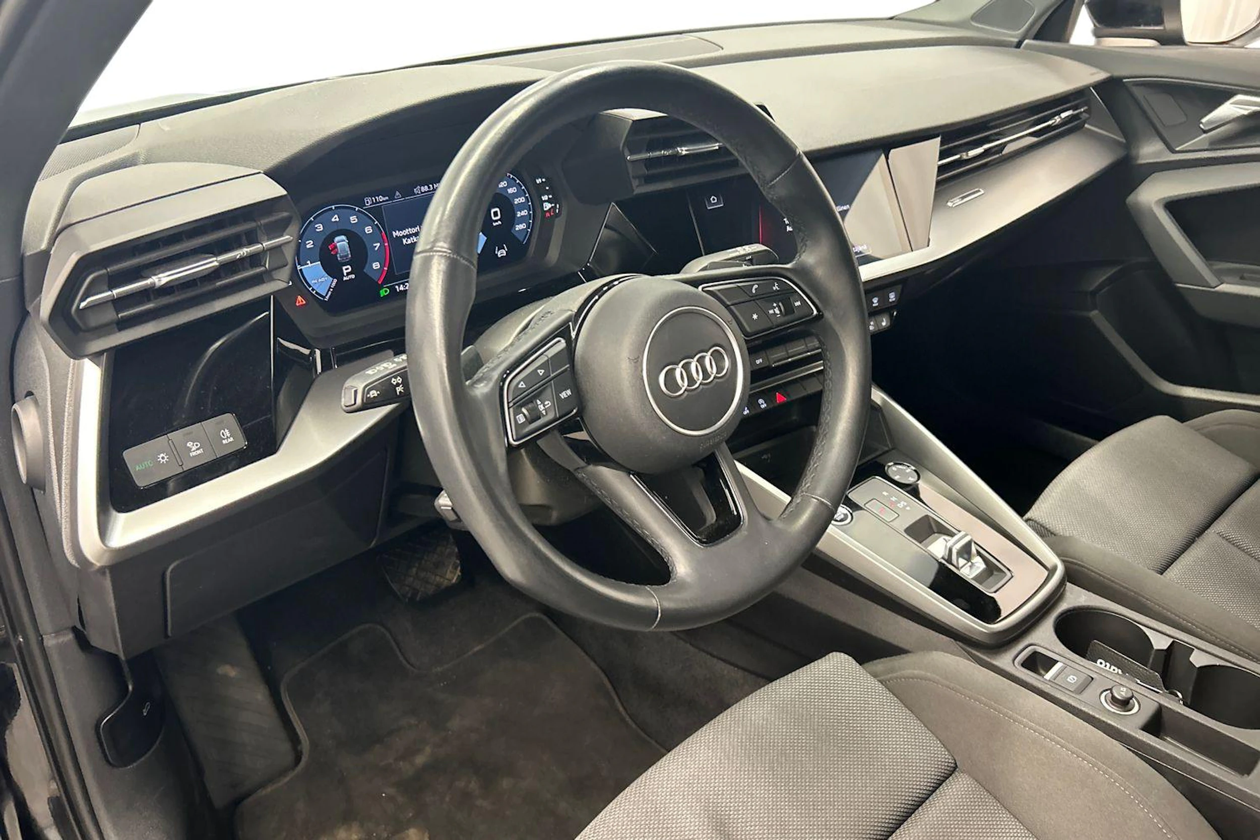 musta Audi A3 2023 kuva 8.