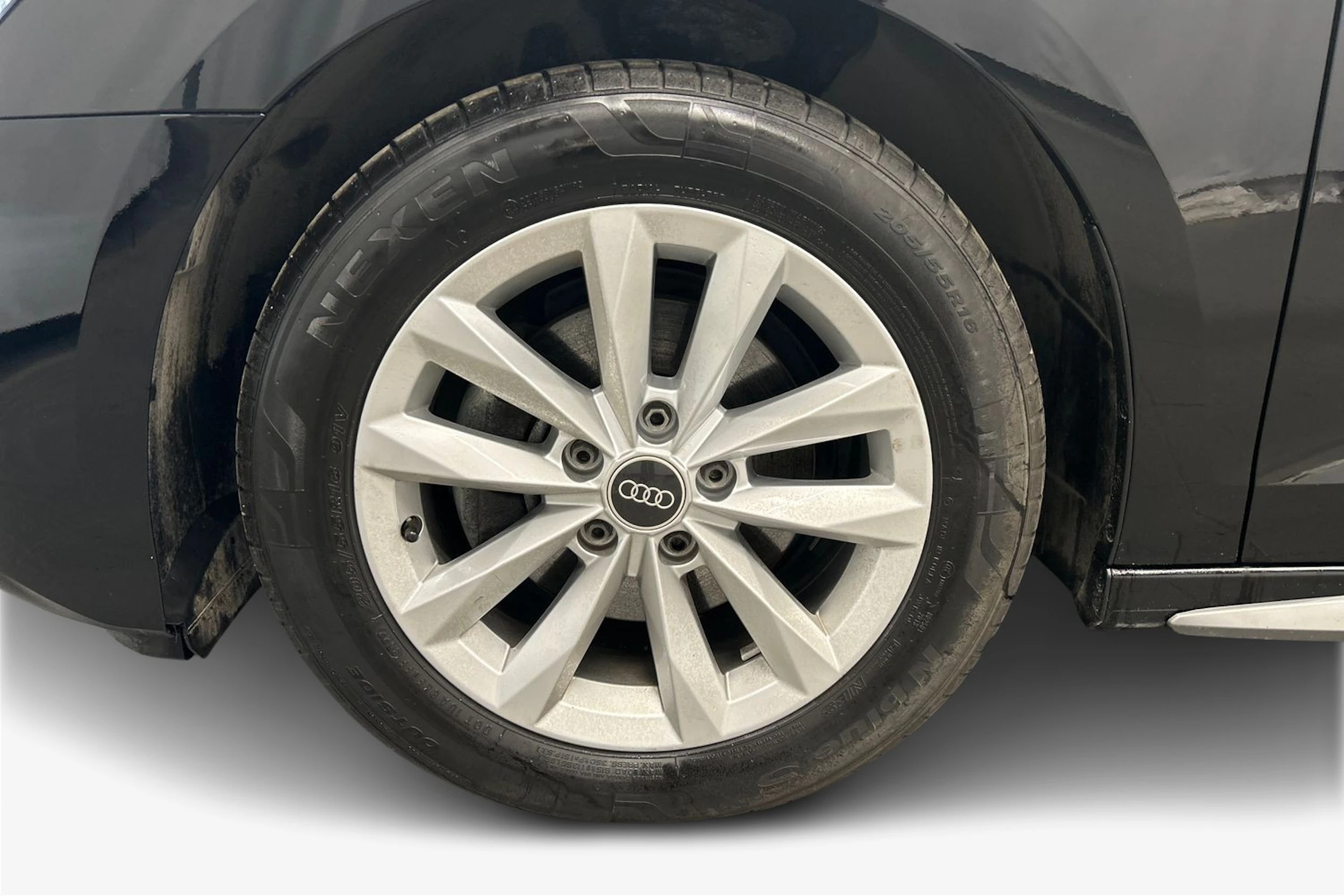 musta Audi A3 2023 kuva 12.