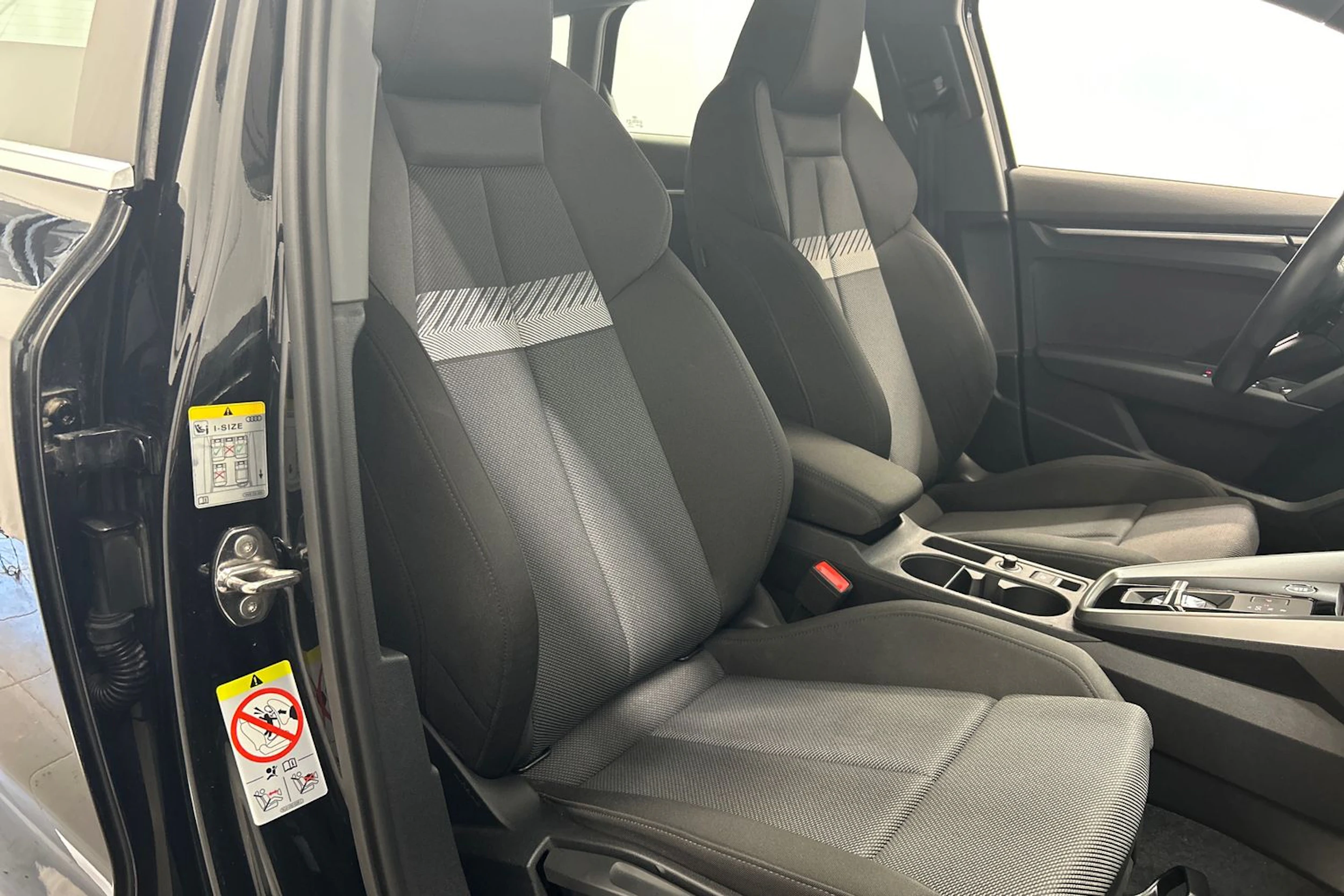 musta Audi A3 2023 kuva 15.
