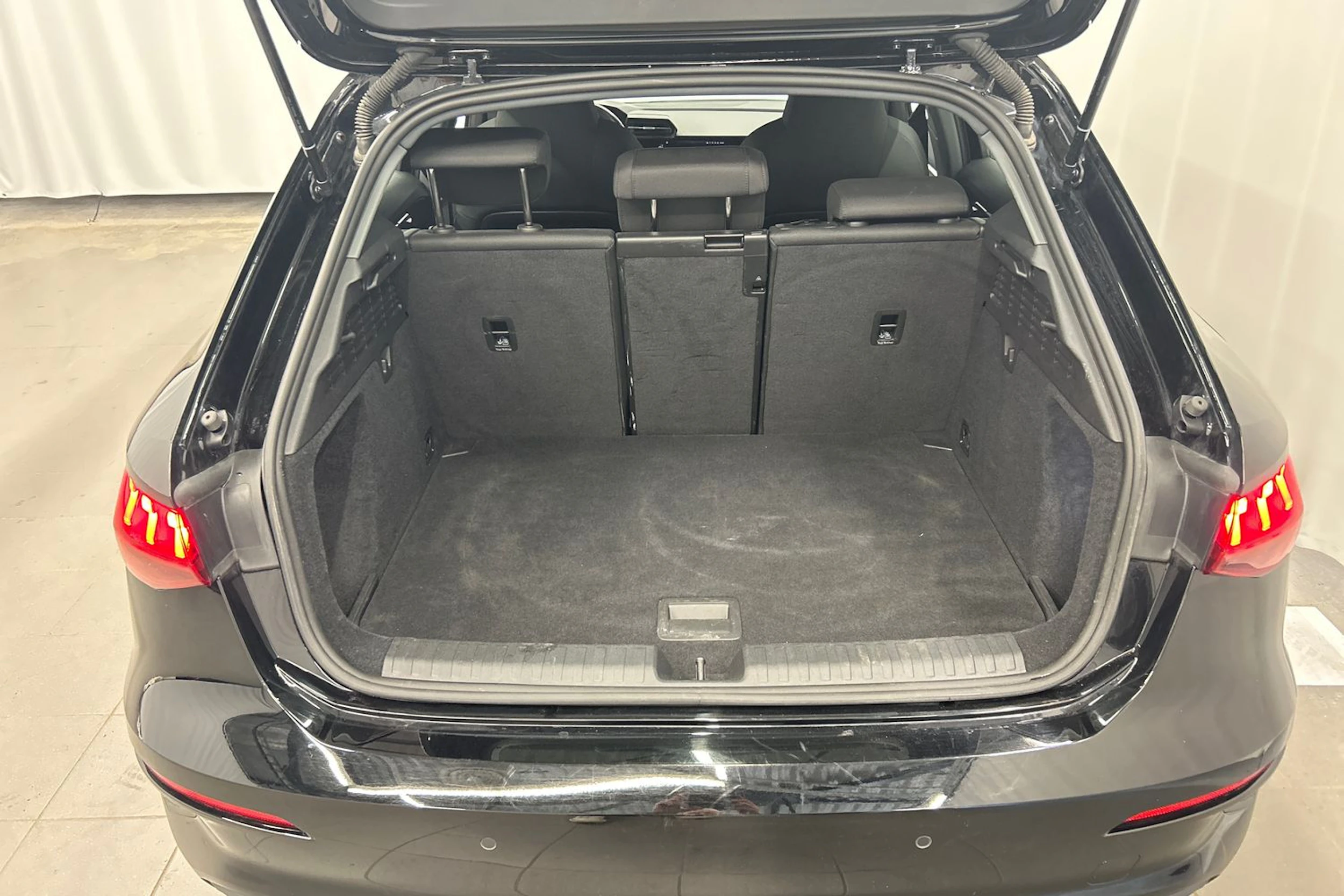 musta Audi A3 2023 kuva 17.