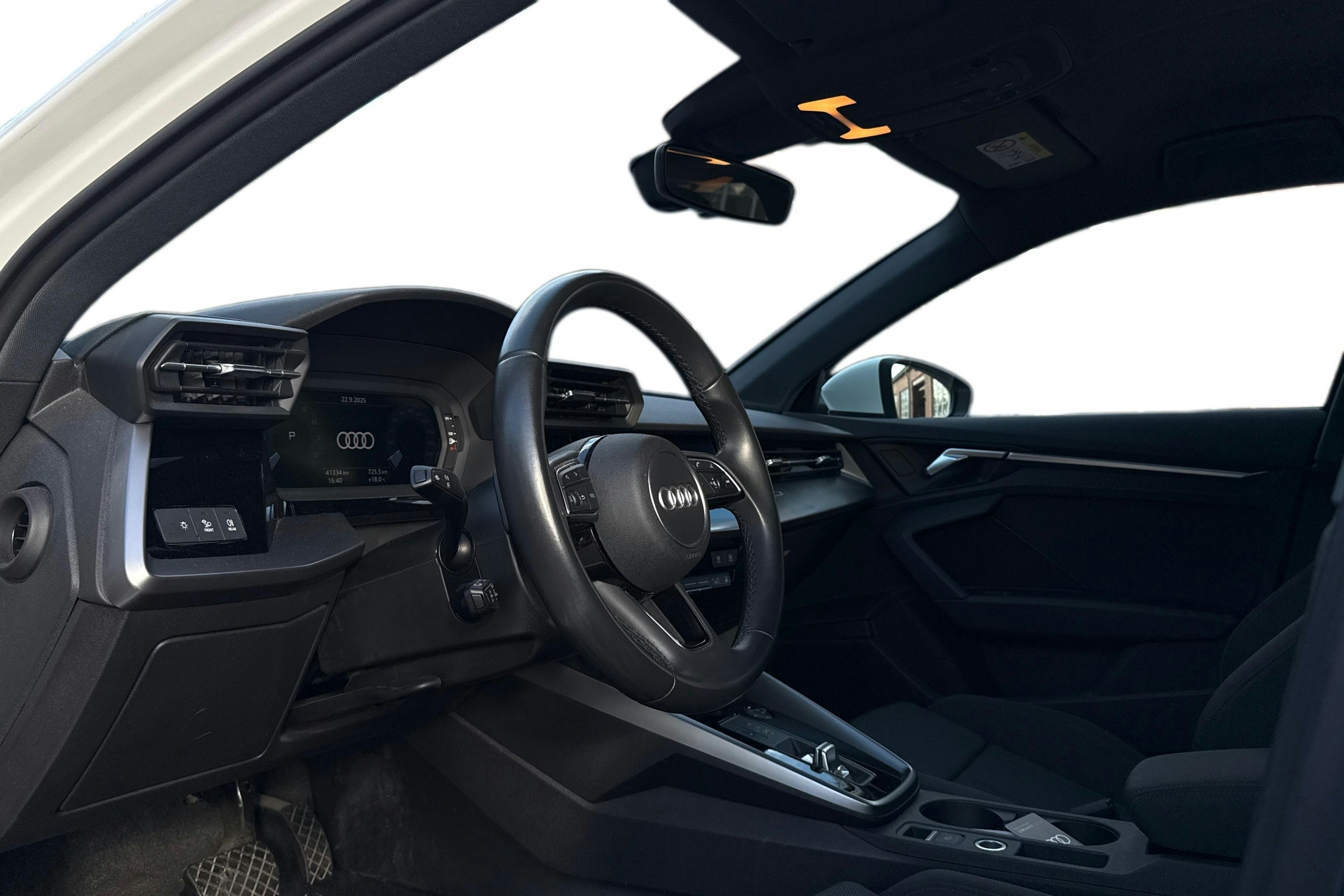 valkoinen Audi A3 2023 kuva 3.