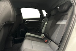 valkoinen Audi A3 2023 kuva 10.