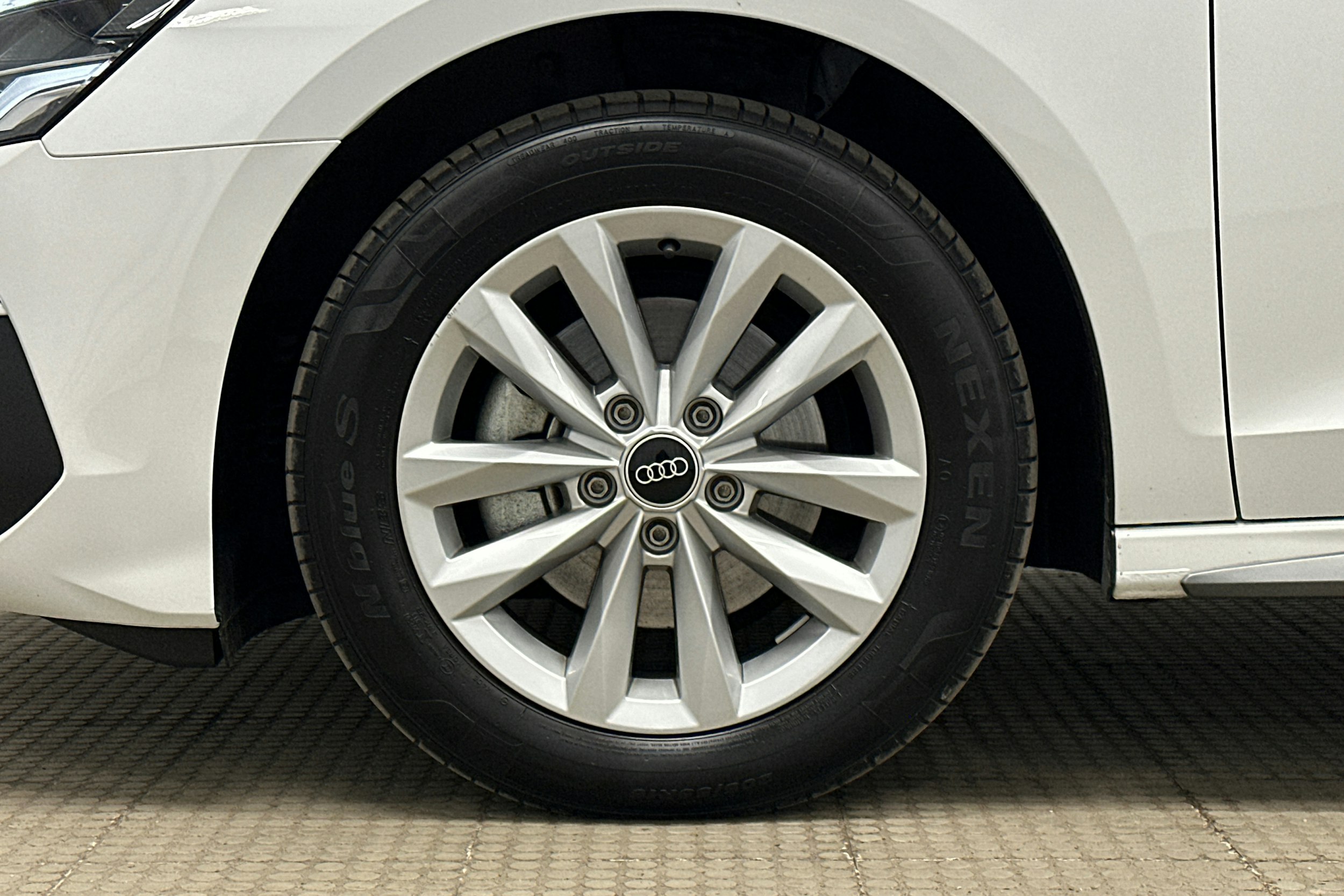 valkoinen Audi A3 2023 kuva 11.