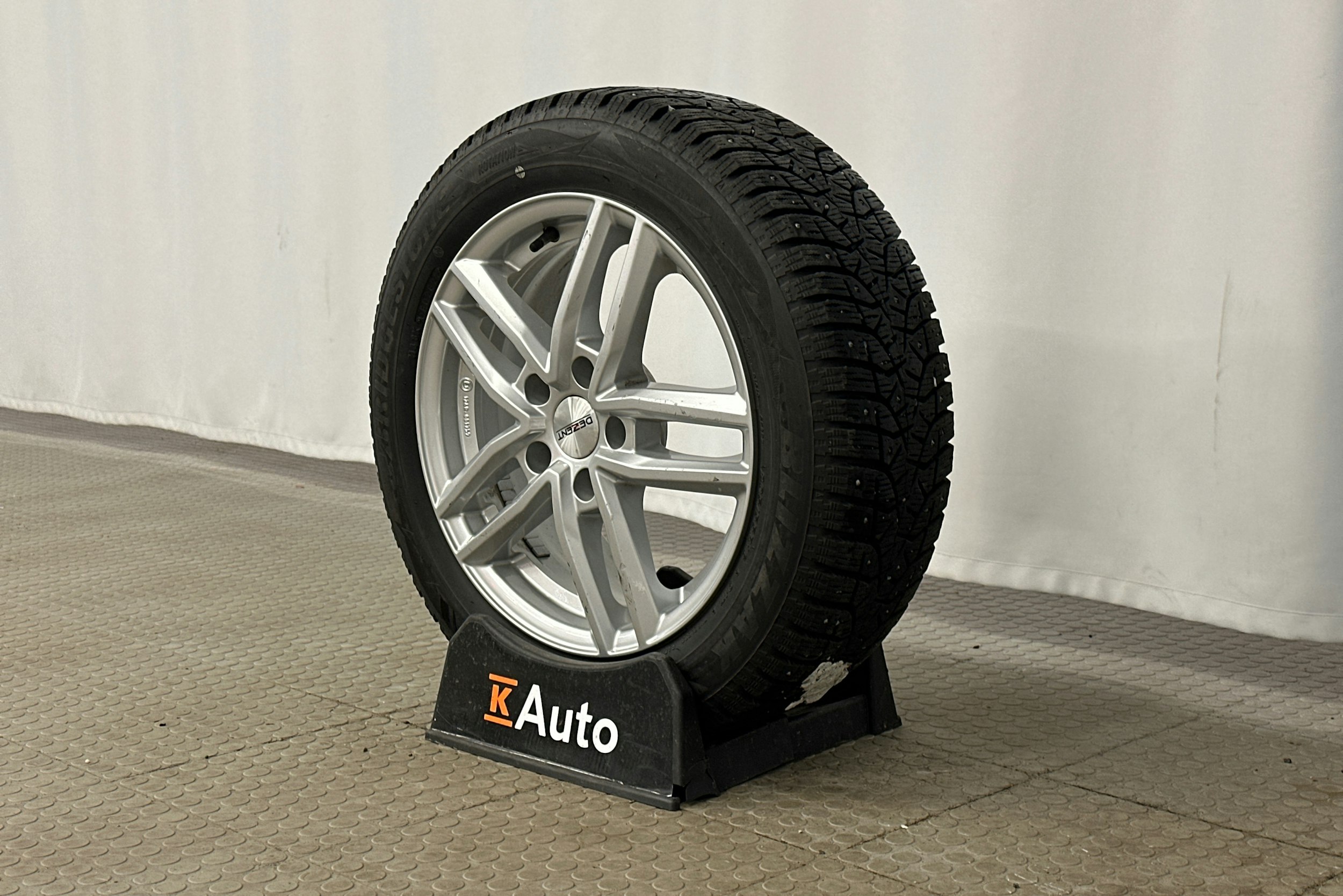 valkoinen Audi A3 2023 kuva 13.