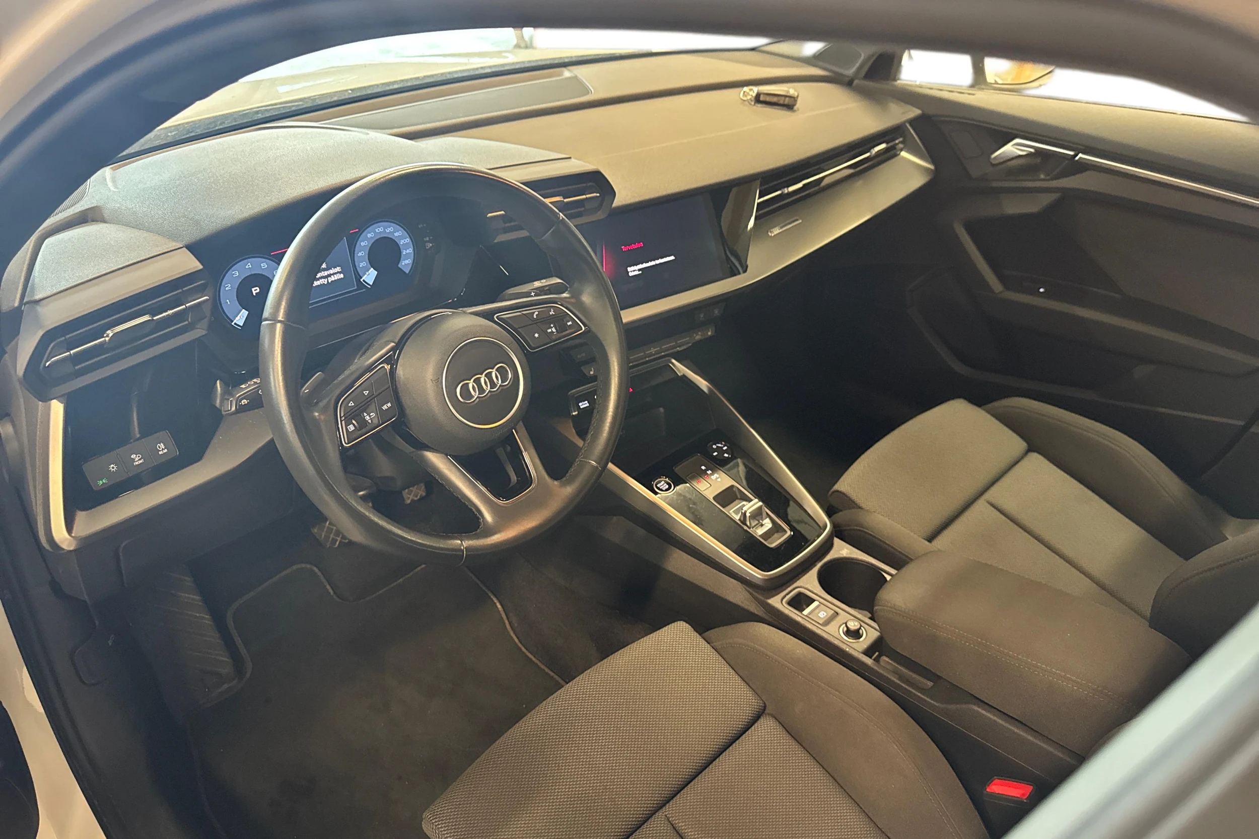 valkoinen Audi A3 2023 kuva 3.