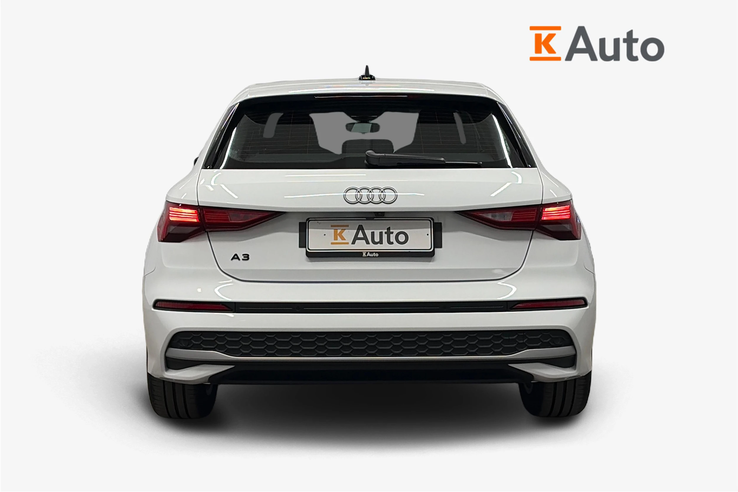valkoinen Audi A3 2025 kuva 3.