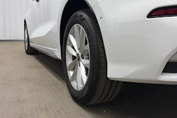 valkoinen Audi A3 2025 kuva 10.