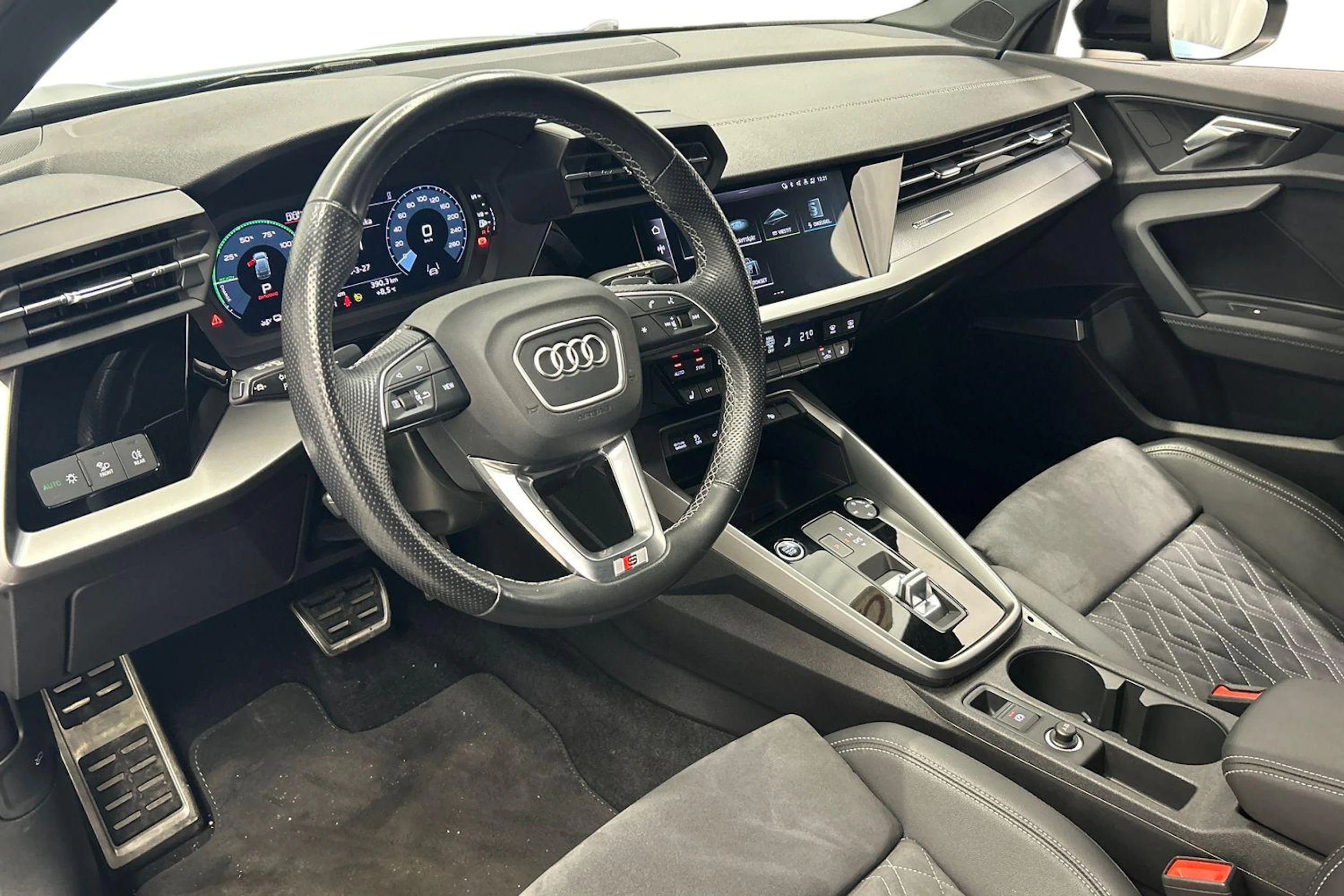 musta Audi A3 2024 kuva 8.