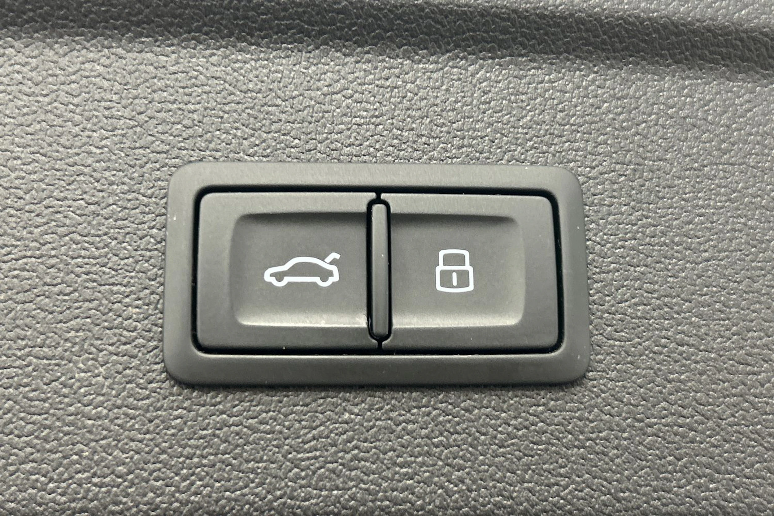 musta Audi A3 2024 kuva 18.