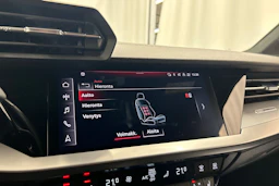 musta Audi A3 2024 kuva 28.