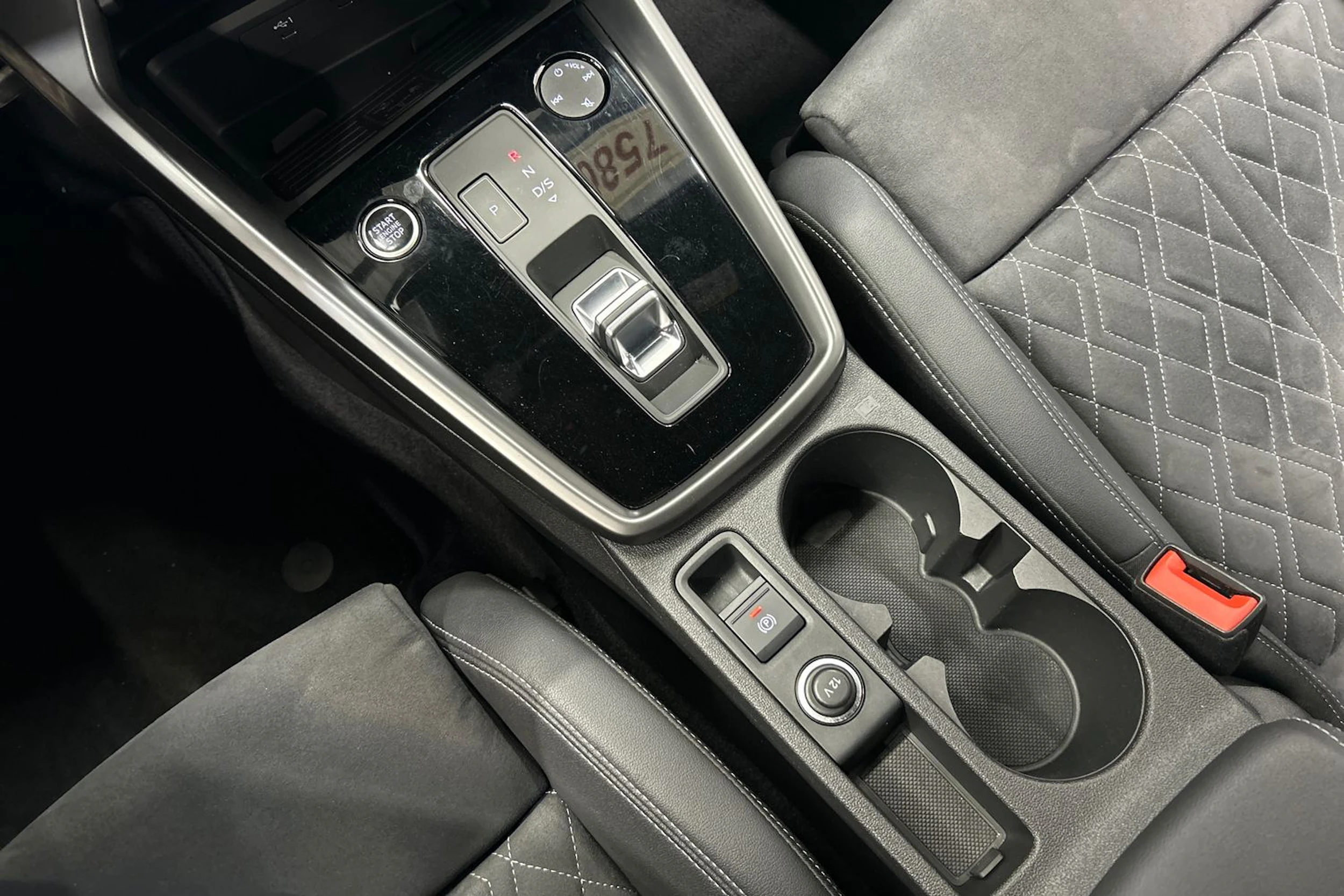 musta Audi A3 2024 kuva 32.
