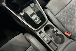 musta Audi A3 2024 kuva 32.