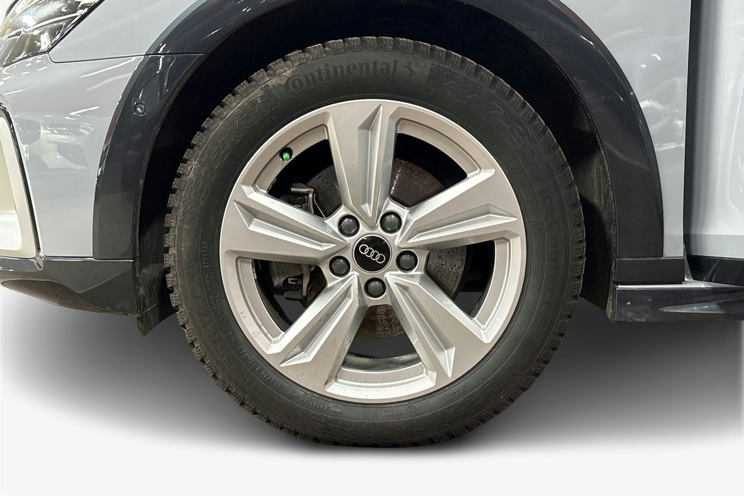 Harmaa Audi A3 2024 kuva 11.