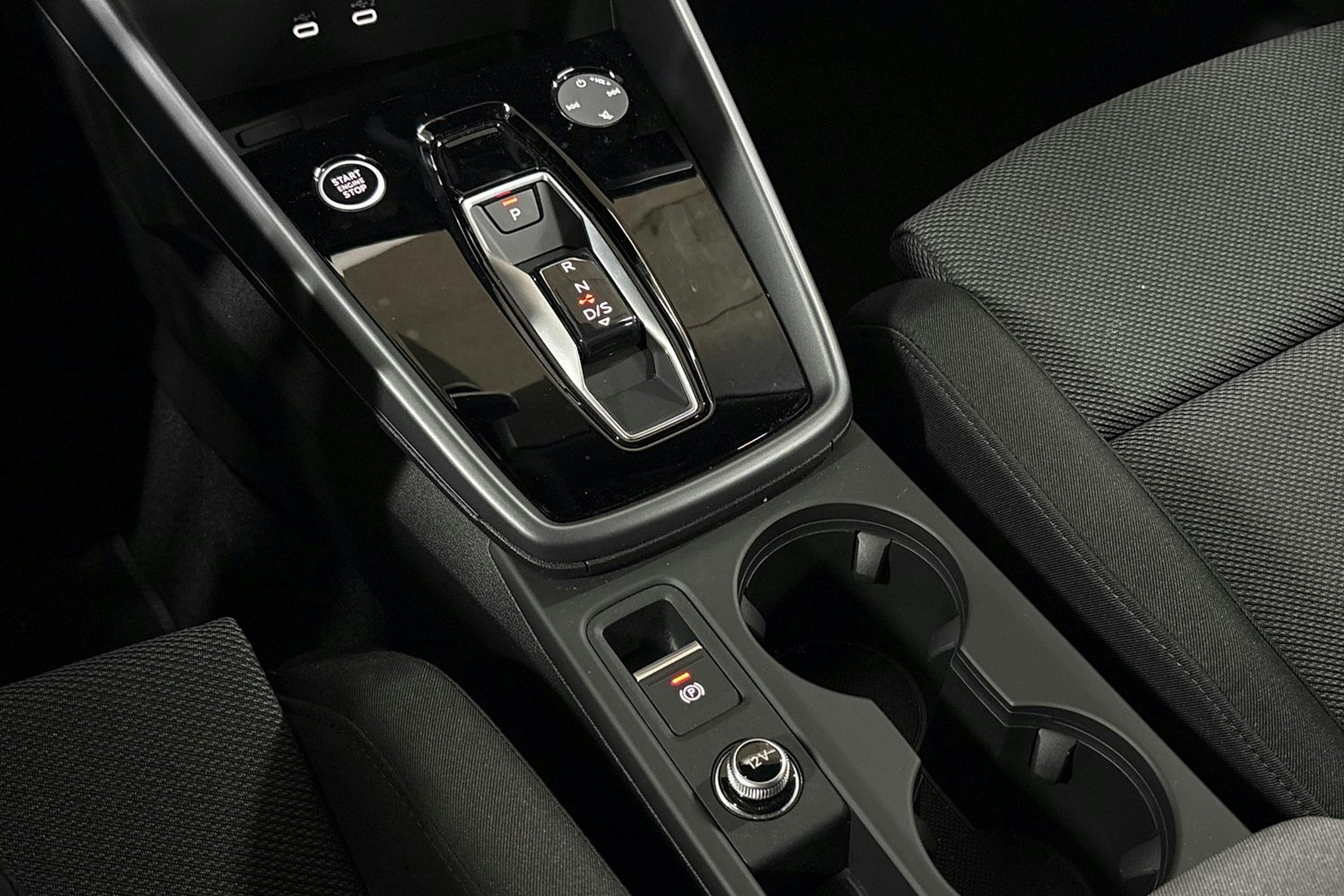 Harmaa Audi A3 2024 kuva 22.