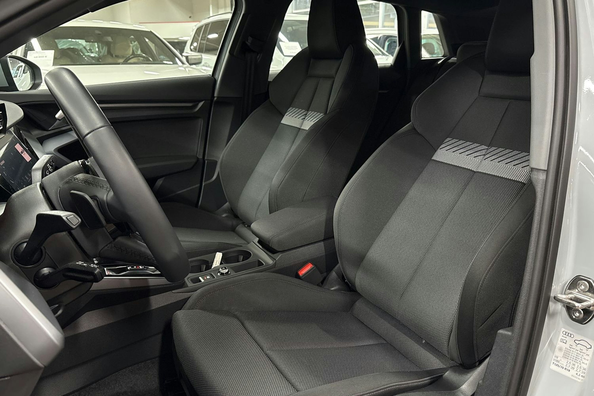 Harmaa Audi A3 2024 kuva 25.