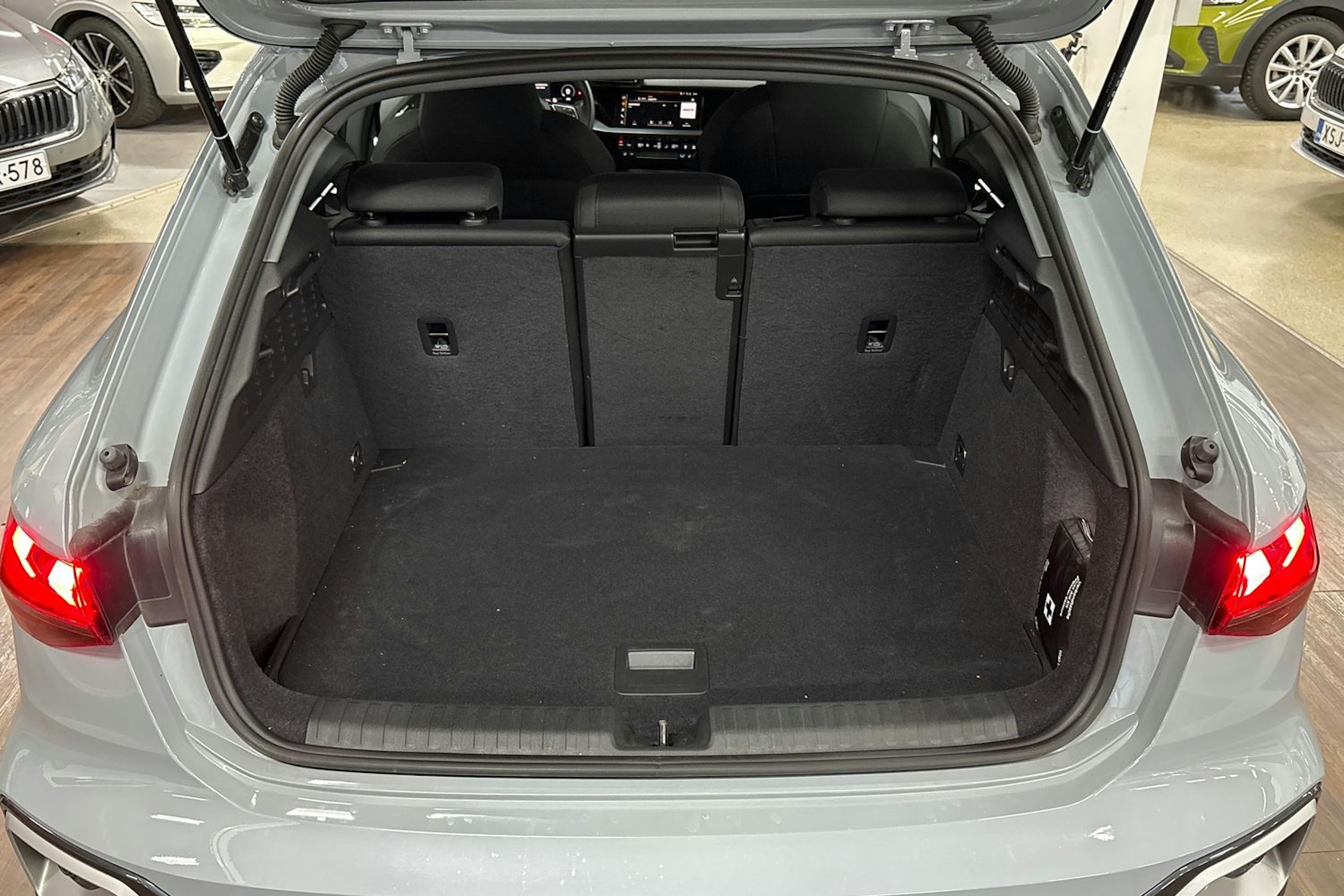 Harmaa Audi A3 2024 kuva 28.