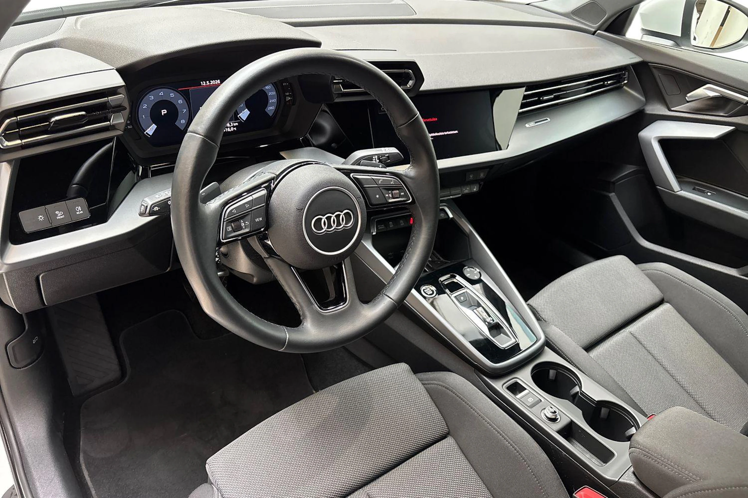 Valkoinen Audi A3 2024 kuva 8.