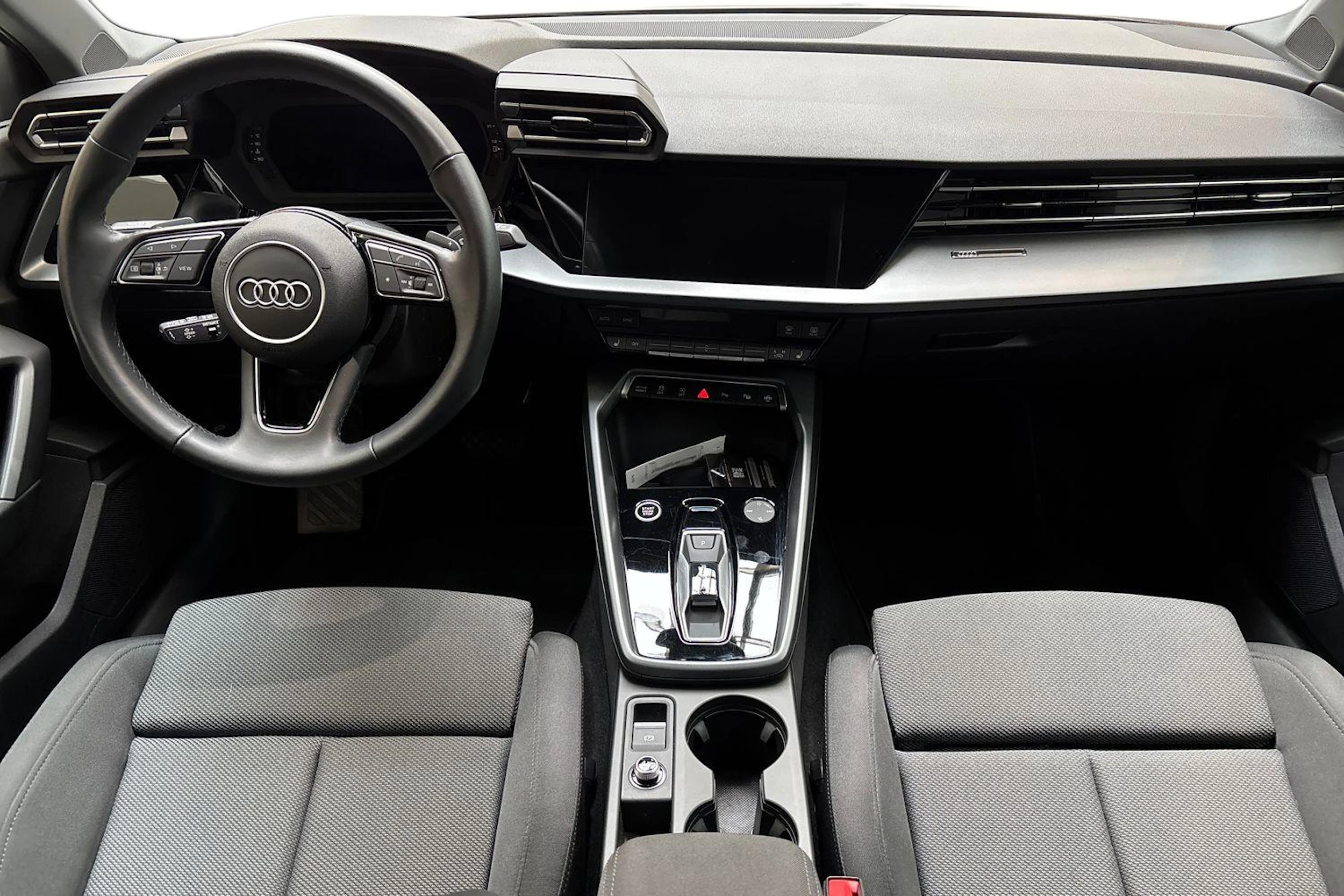 Valkoinen Audi A3 2024 kuva 9.